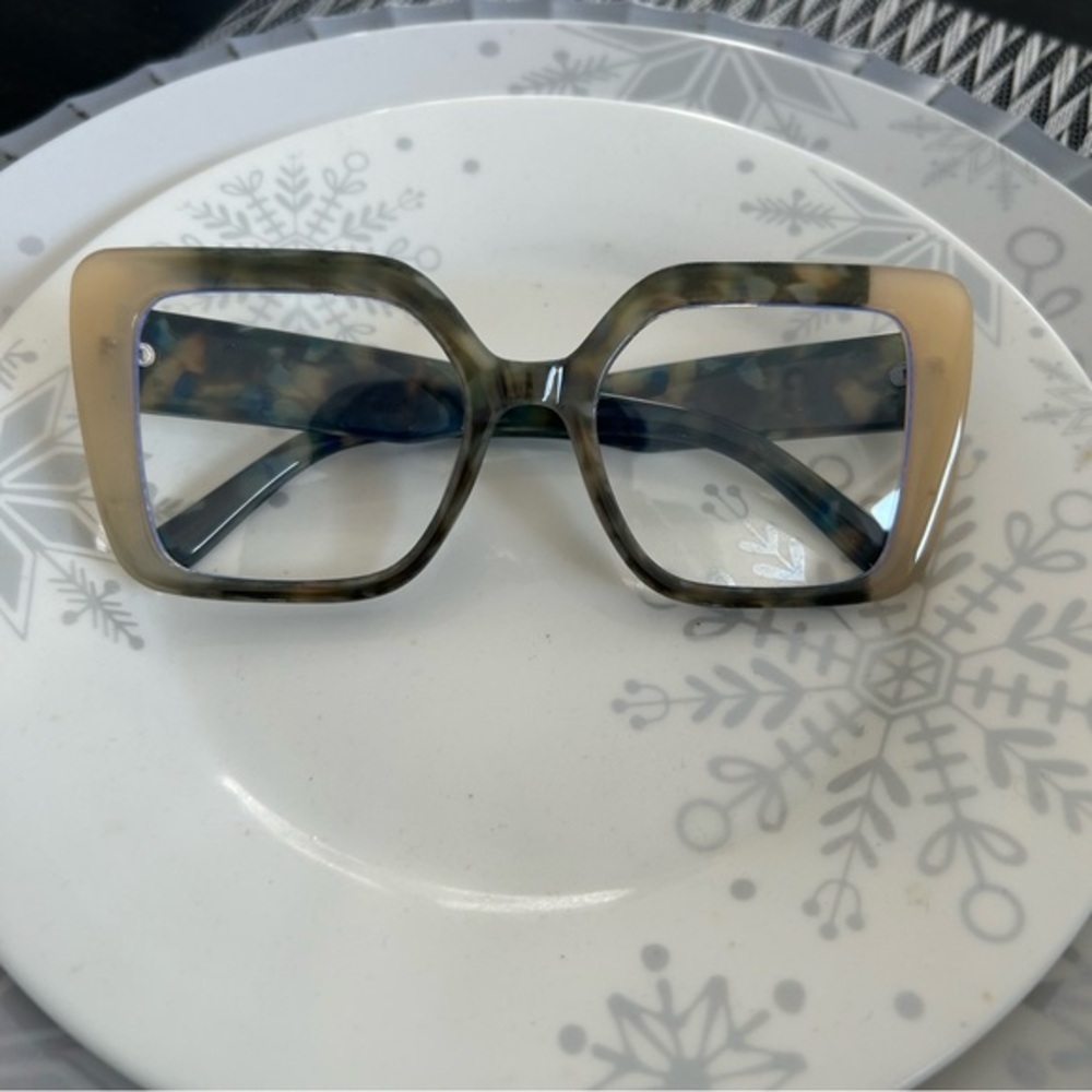 ✨ NWT Stylish Tan and Black Women's Oversized glasses - Picture 4 of 5